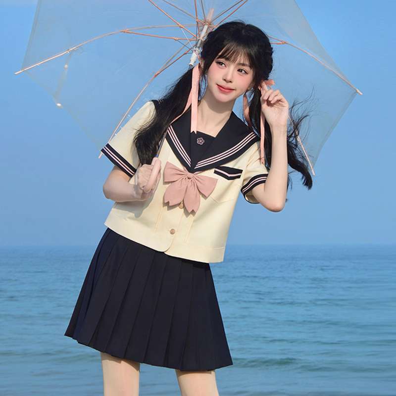 夏の海辺セーラー服コスプレ衣装