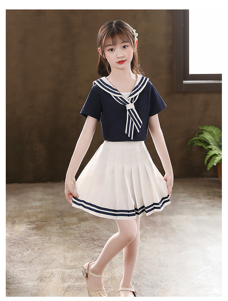 セーラー服 清涼感あふれるマリン風セーラートップス