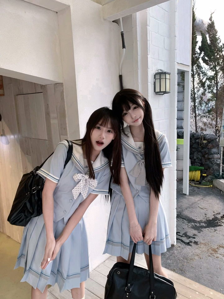 セーラー服 清楚な印象の制服風セーラーブラウス