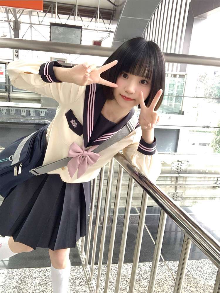 長袖 可愛いリボン付きセーラー服