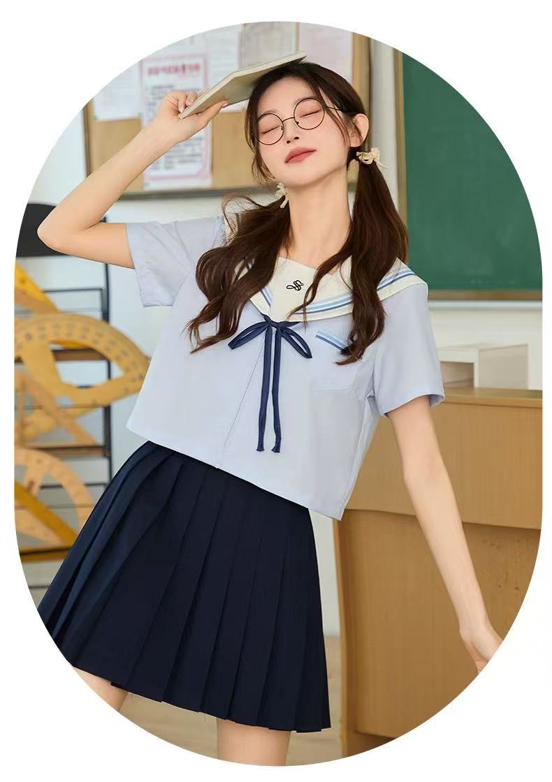 セーラー服 清楚リボン付きショート丈セーラートップス