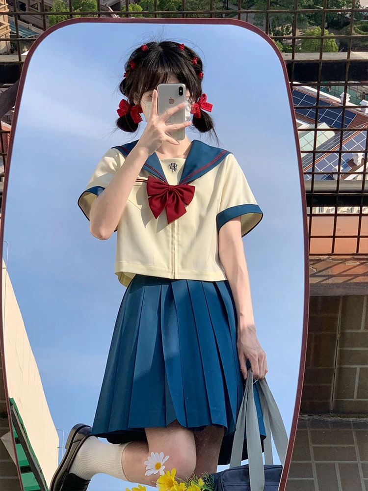 セーラー服 クロップド丈リボン飾りセーラー服