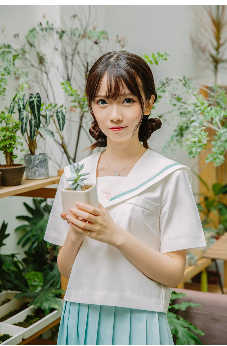 セーラー服 桜刺繍入り清楚セーラー半袖ブラウス