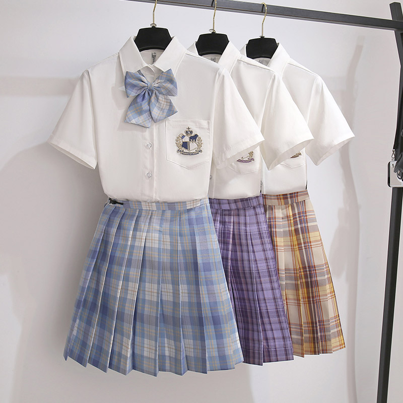 セーラー服 学院風エンブレム付き半袖セーラー風ブラウス