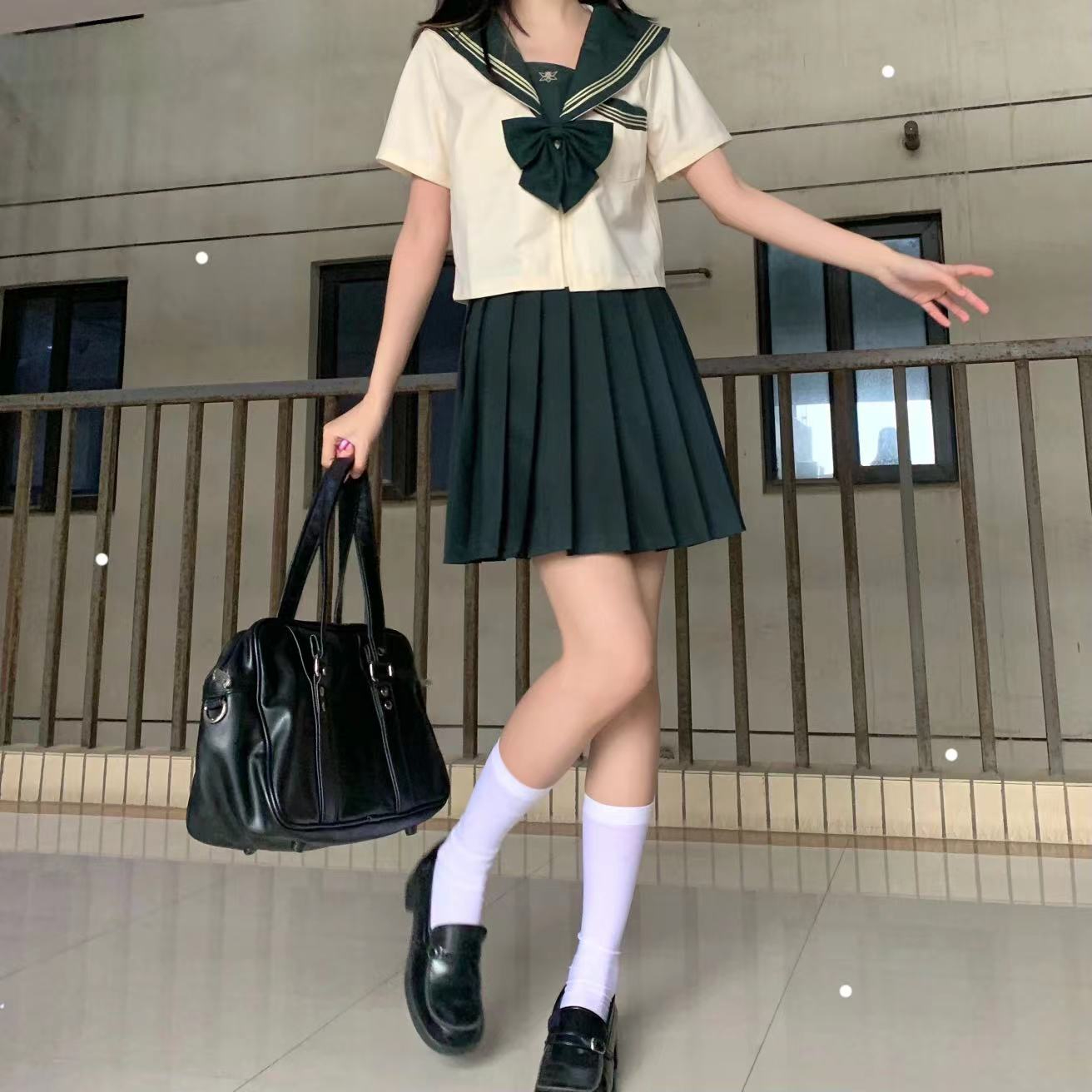セーラー服 クラシック風ライン入りセーラーブラウス