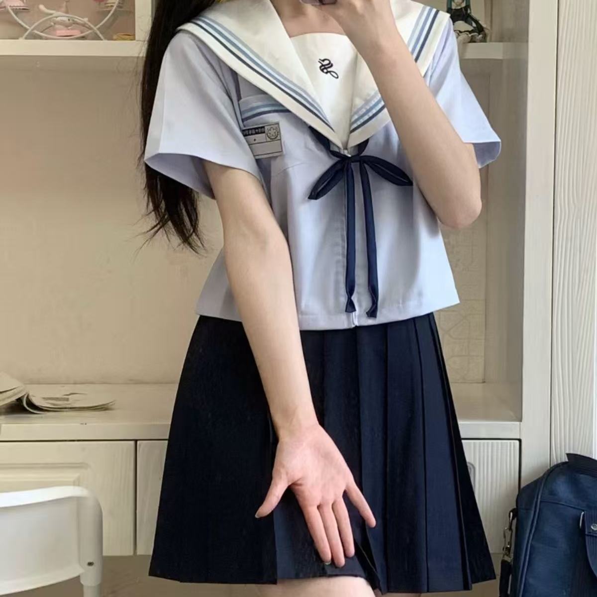 セーラー服 清楚リボン付きショート丈セーラートップス