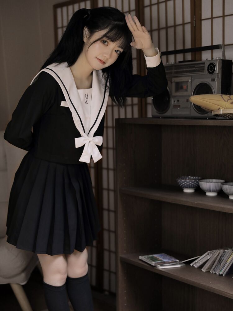 セーラー服 クラシック風リボン付きセーラーブラウス