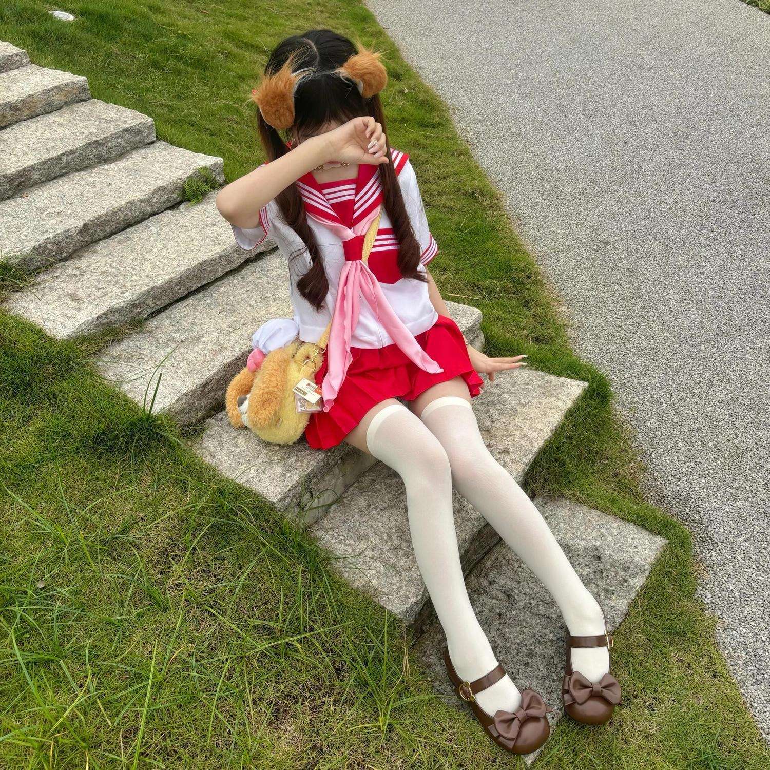 双子テールのセーラー服制服コスプレ衣装