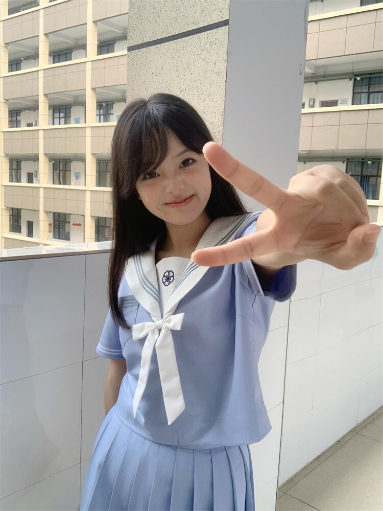 セーラー服 ふんわり爽やか 花モチーフセーラー