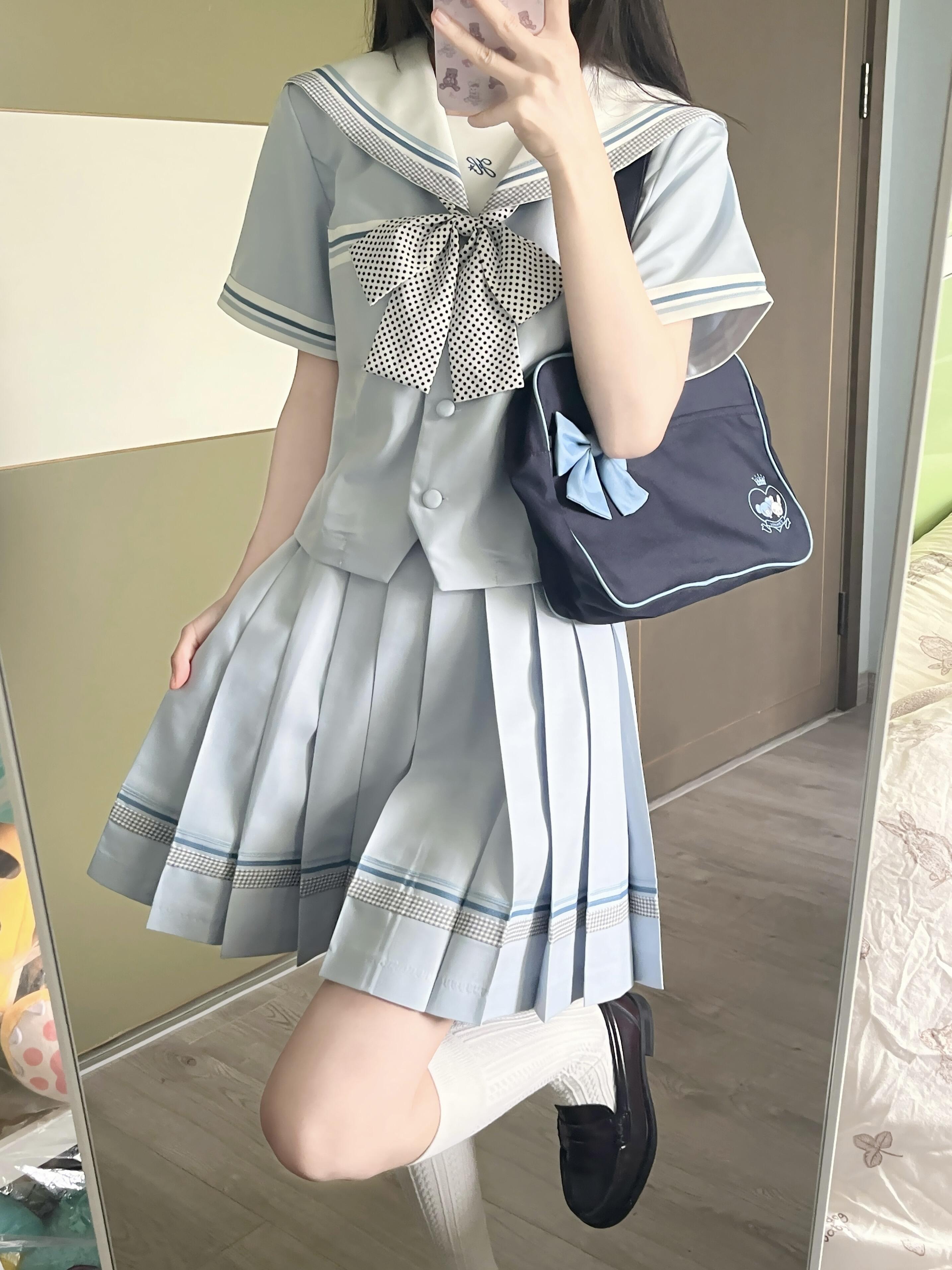 セーラー服 清楚な印象の制服風セーラーブラウス