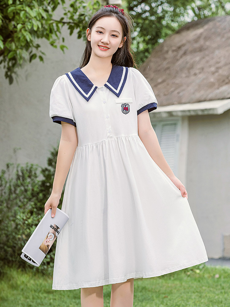 セーラー服 大きな白襟のワンピース