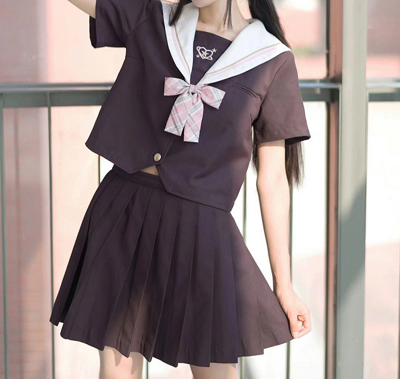 セーラー服 清楚感あふれる半袖セーラートップス