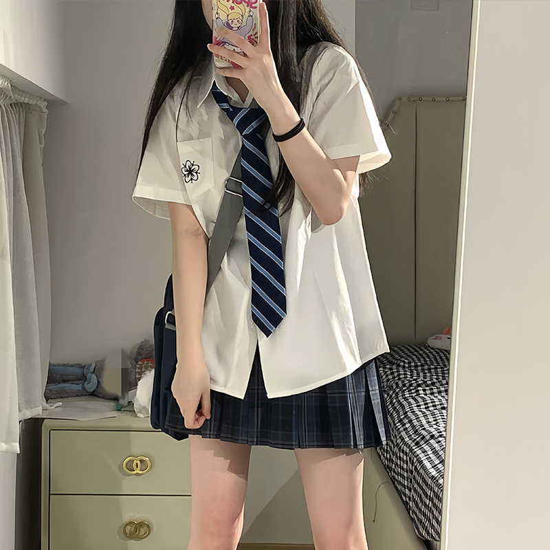 セーラー服 桜刺繍入り清楚系半袖セーラーブラウス