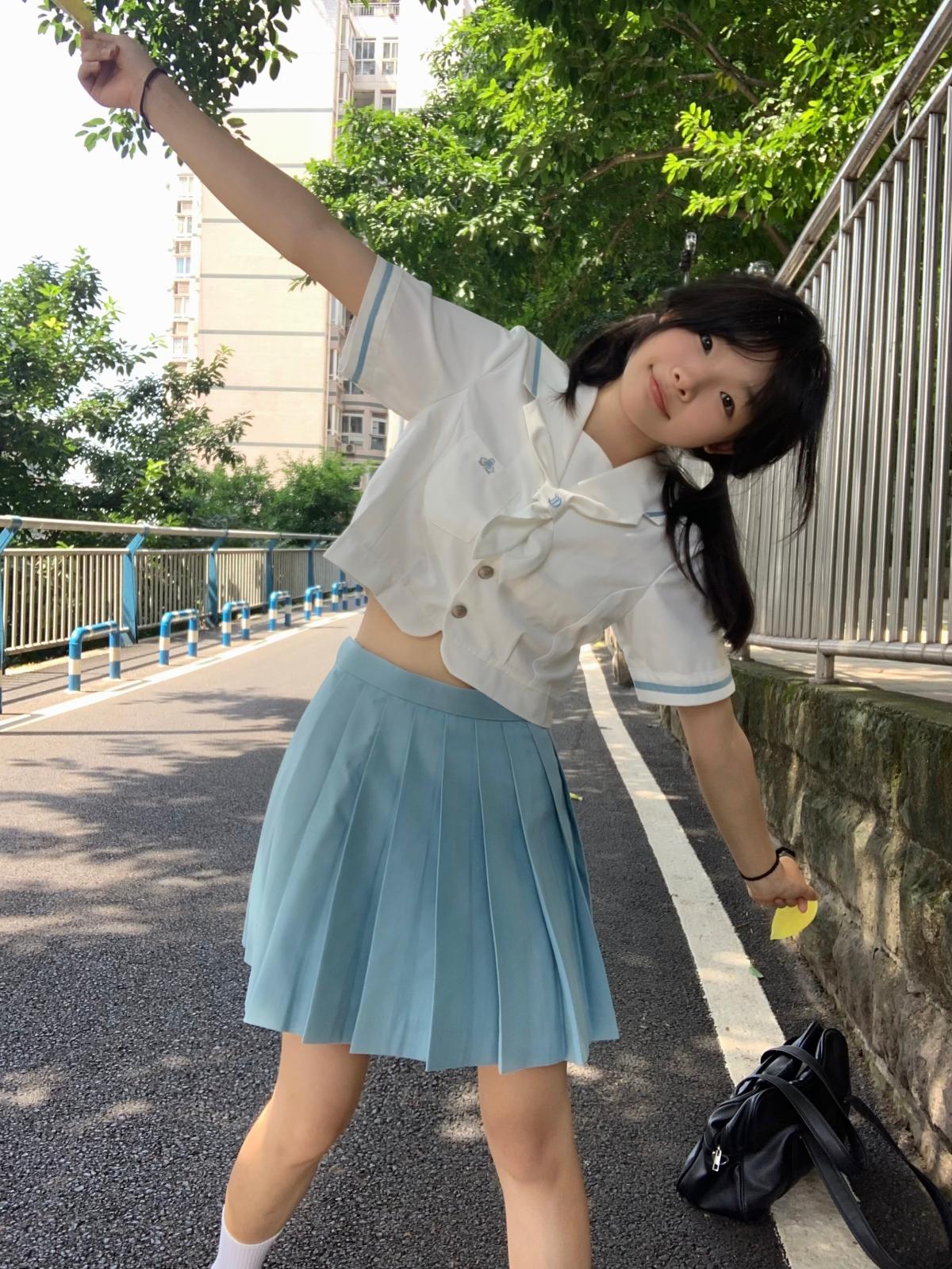 セーラー服 清涼感あふれる半袖セーラートップス