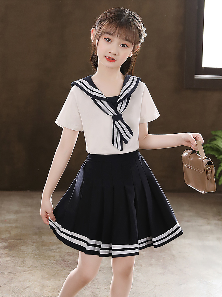 セーラー服 清涼感あふれるマリン風セーラートップス