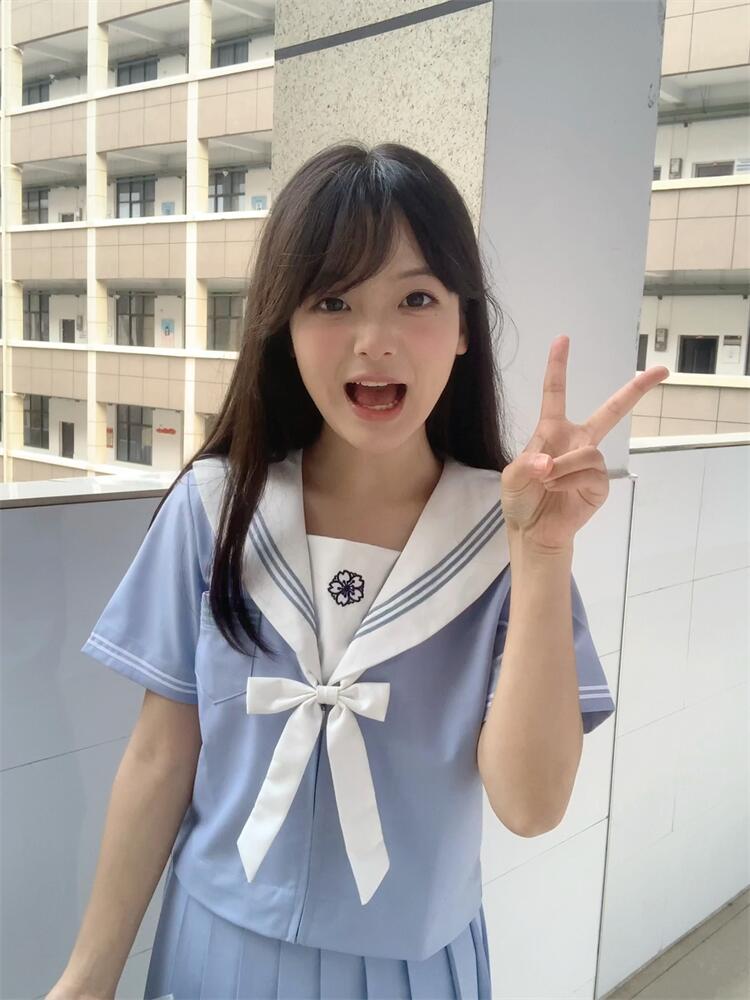 セーラー服 ふんわり爽やか 花モチーフセーラー
