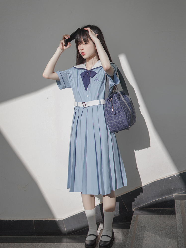 セーラー服 清楚な学園風セーラーワンピース