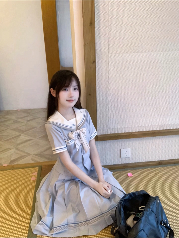 セーラー服 清楚な印象の制服風セーラーブラウス