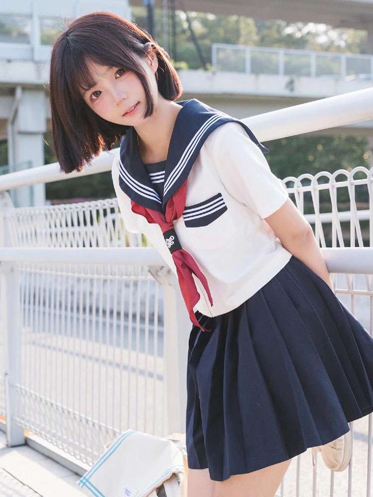 鮮やかリボン付き学生セーラー服