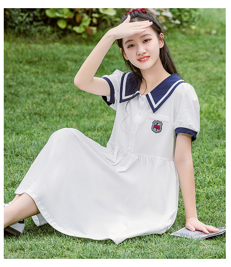 セーラー服 大きな白襟のワンピース