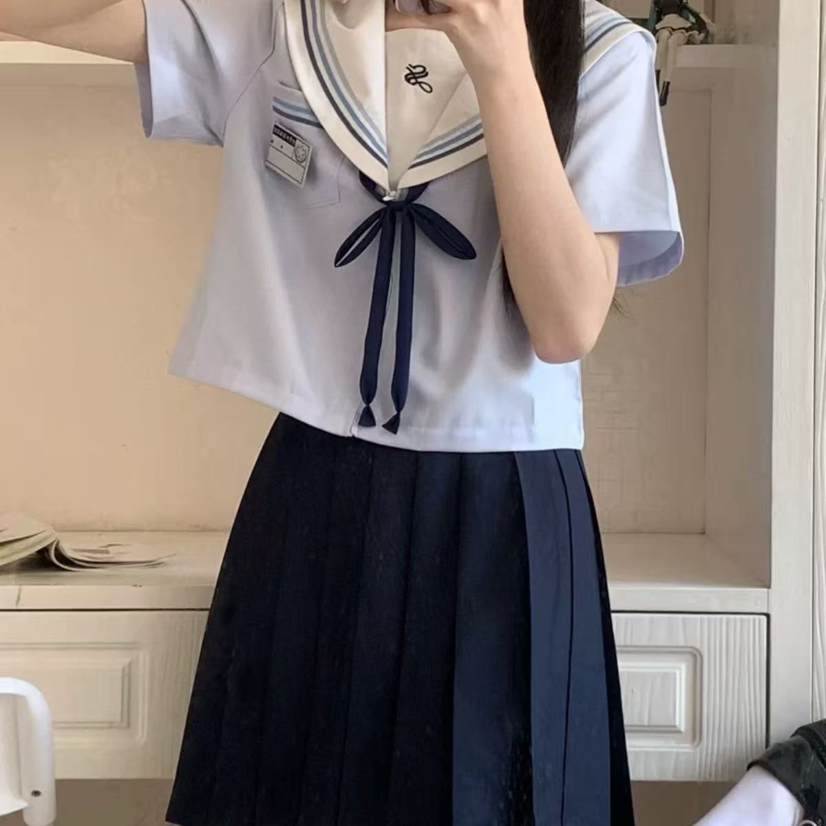 セーラー服 清楚リボン付きショート丈セーラートップス