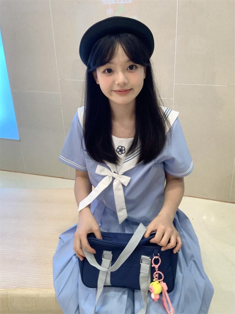 セーラー服 ふんわり爽やか 花モチーフセーラー