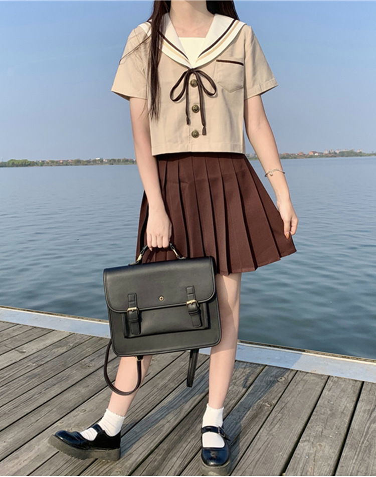 セーラー服 清楚感漂う定番セーラー半袖