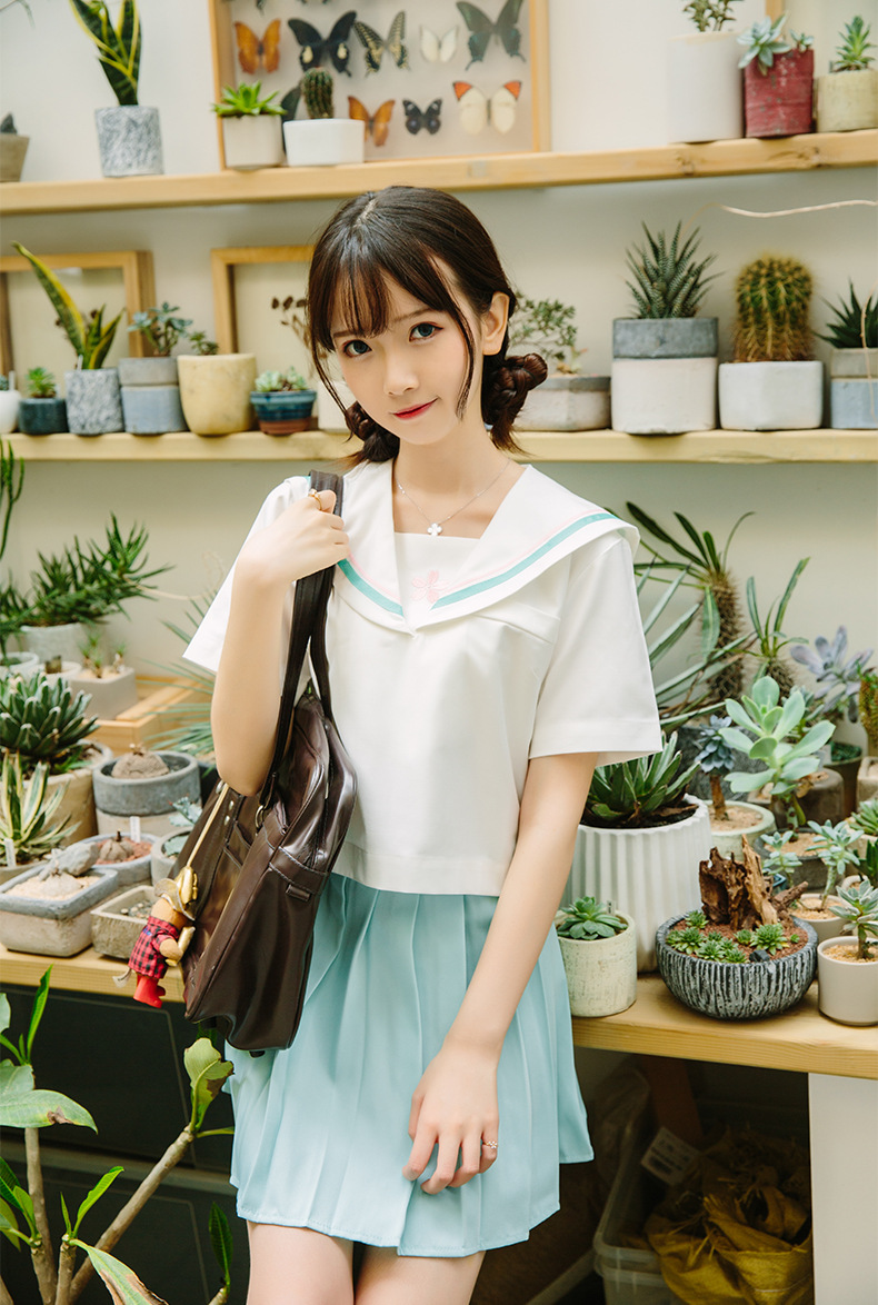 セーラー服 桜刺繍入り清楚セーラー半袖ブラウス