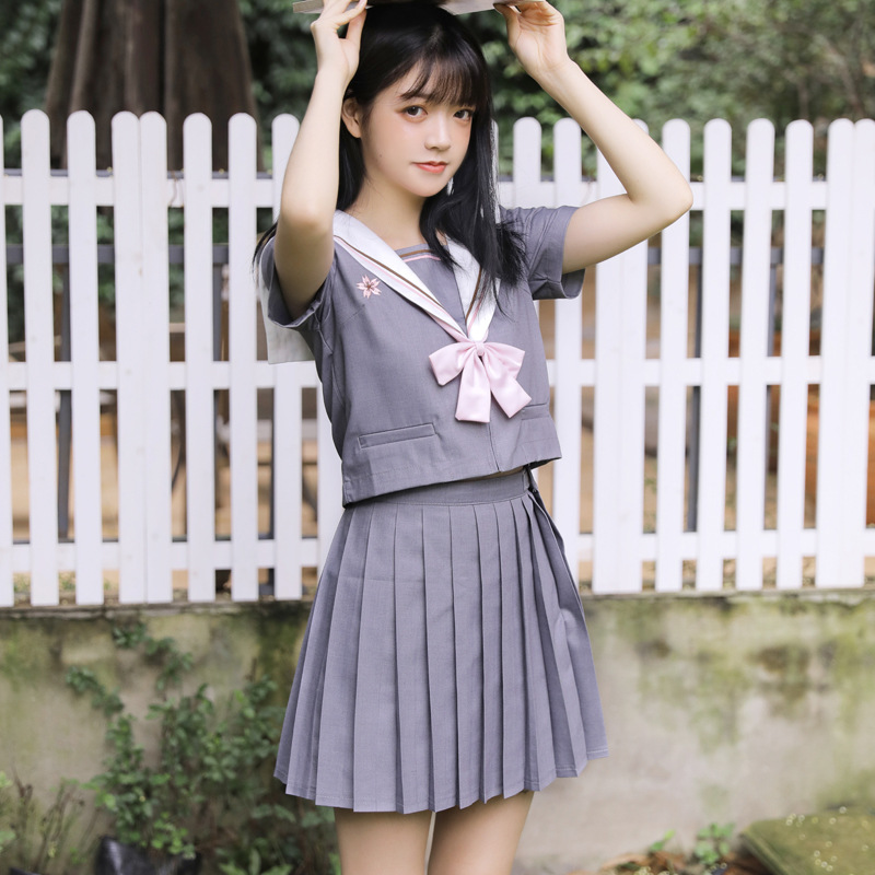 セーラー服 フラワー刺繍入り清楚セーラートップス