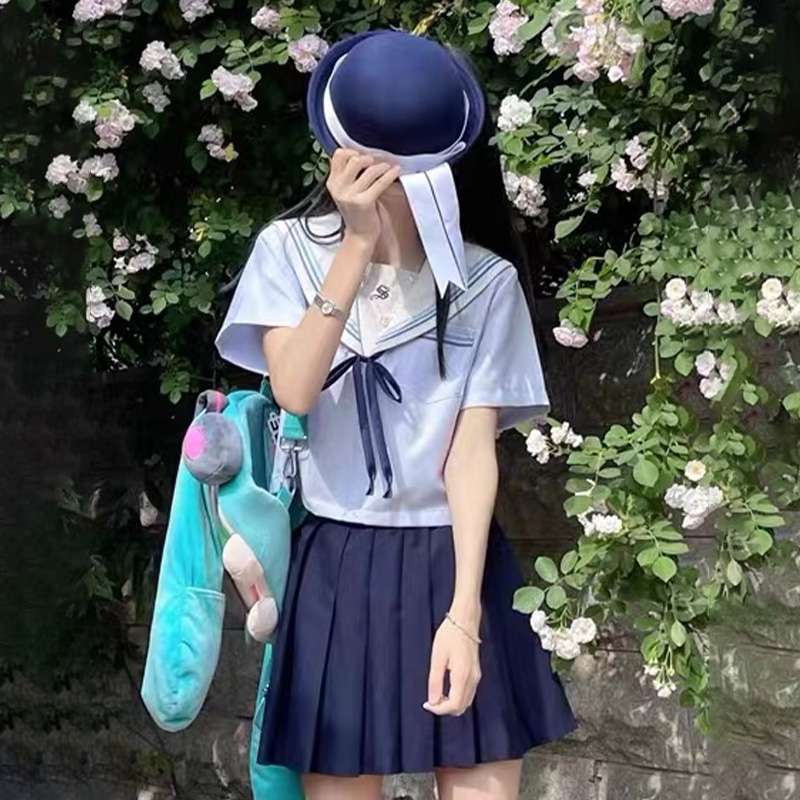 清楚ガーリー セーラー服 ブルーライン制服