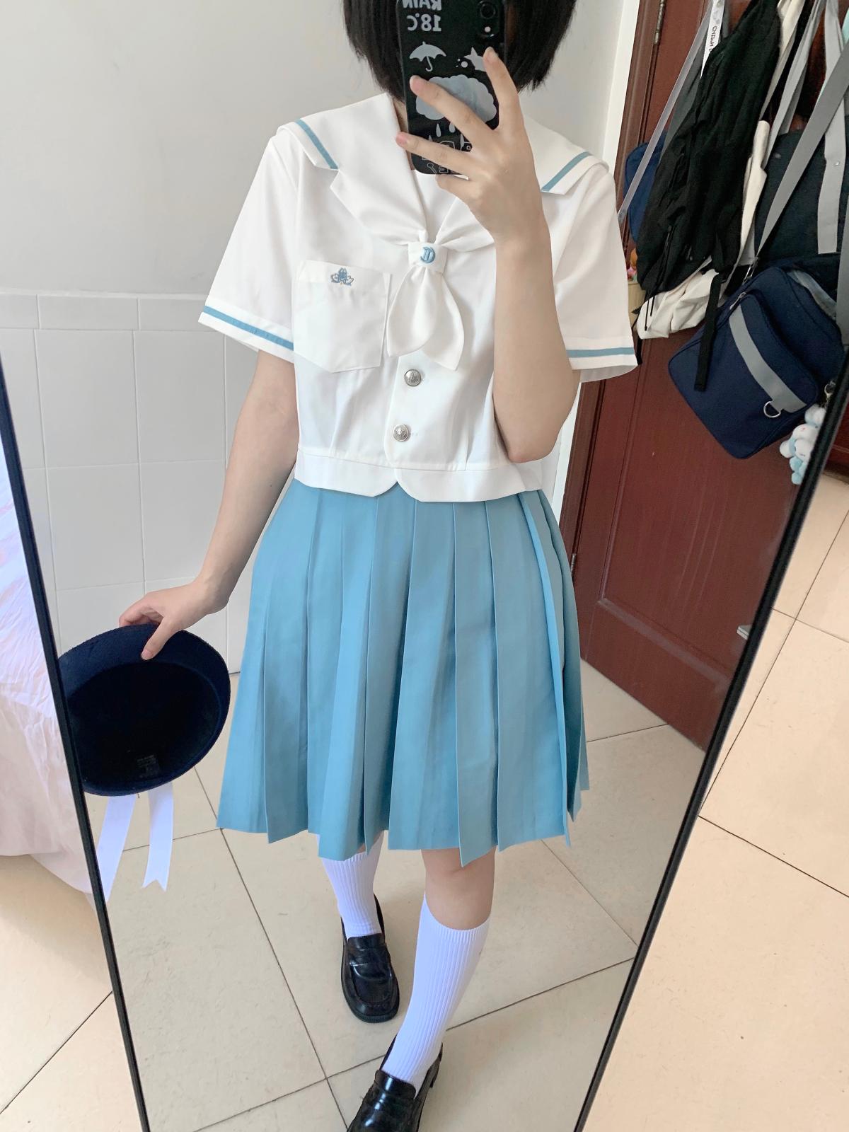 セーラー服 清涼感あふれる半袖セーラートップス