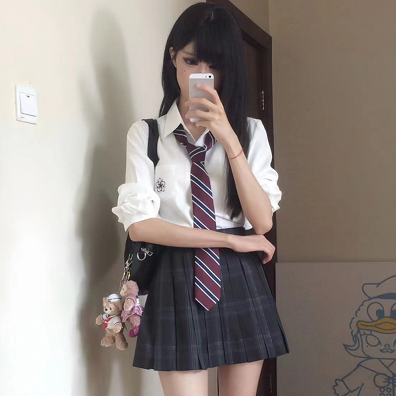 セーラー服 桜刺繍入り清楚系半袖セーラーブラウス