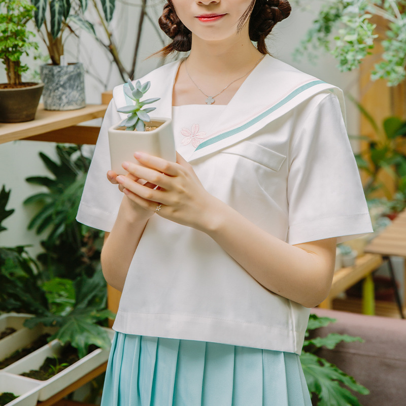 セーラー服 桜刺繍入り清楚セーラー半袖ブラウス