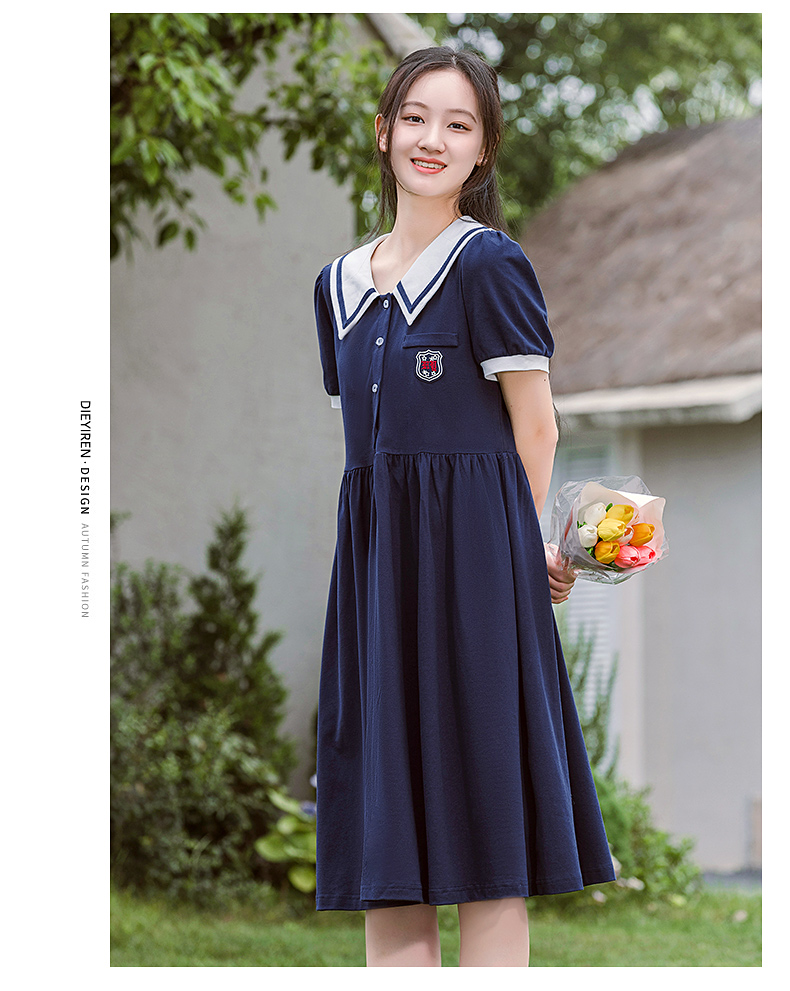 セーラー服 大きな白襟のワンピース