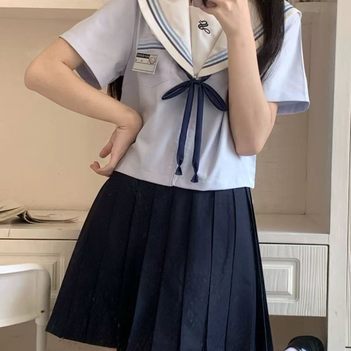 セーラー服 清楚リボン付きショート丈セーラートップス