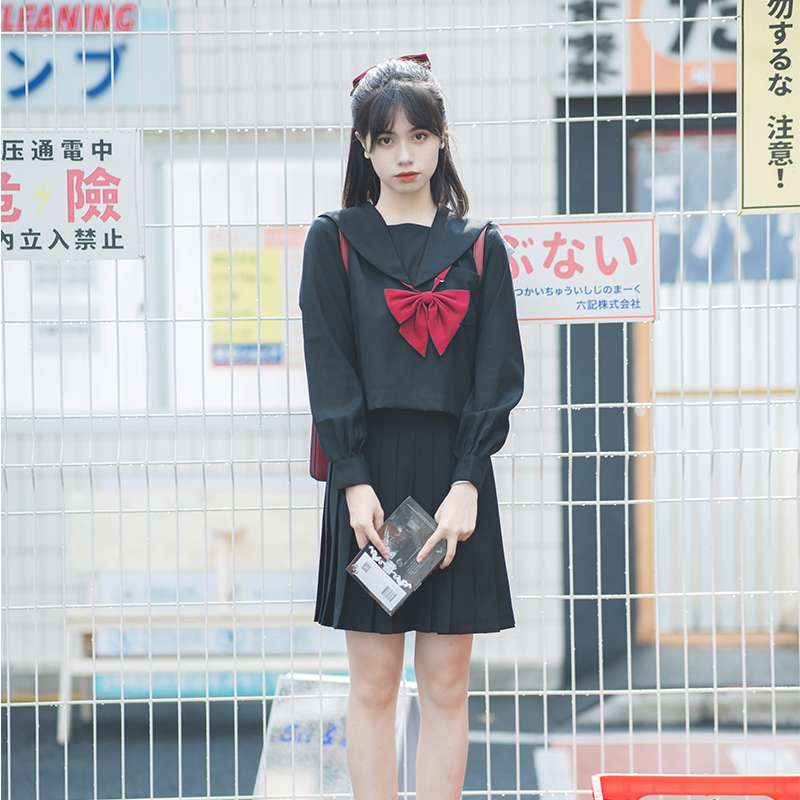 クラシック風セーラー服コスプレ衣装 黒赤リボン