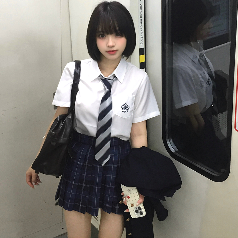 セーラー服 桜刺繍入り清楚系半袖セーラーブラウス