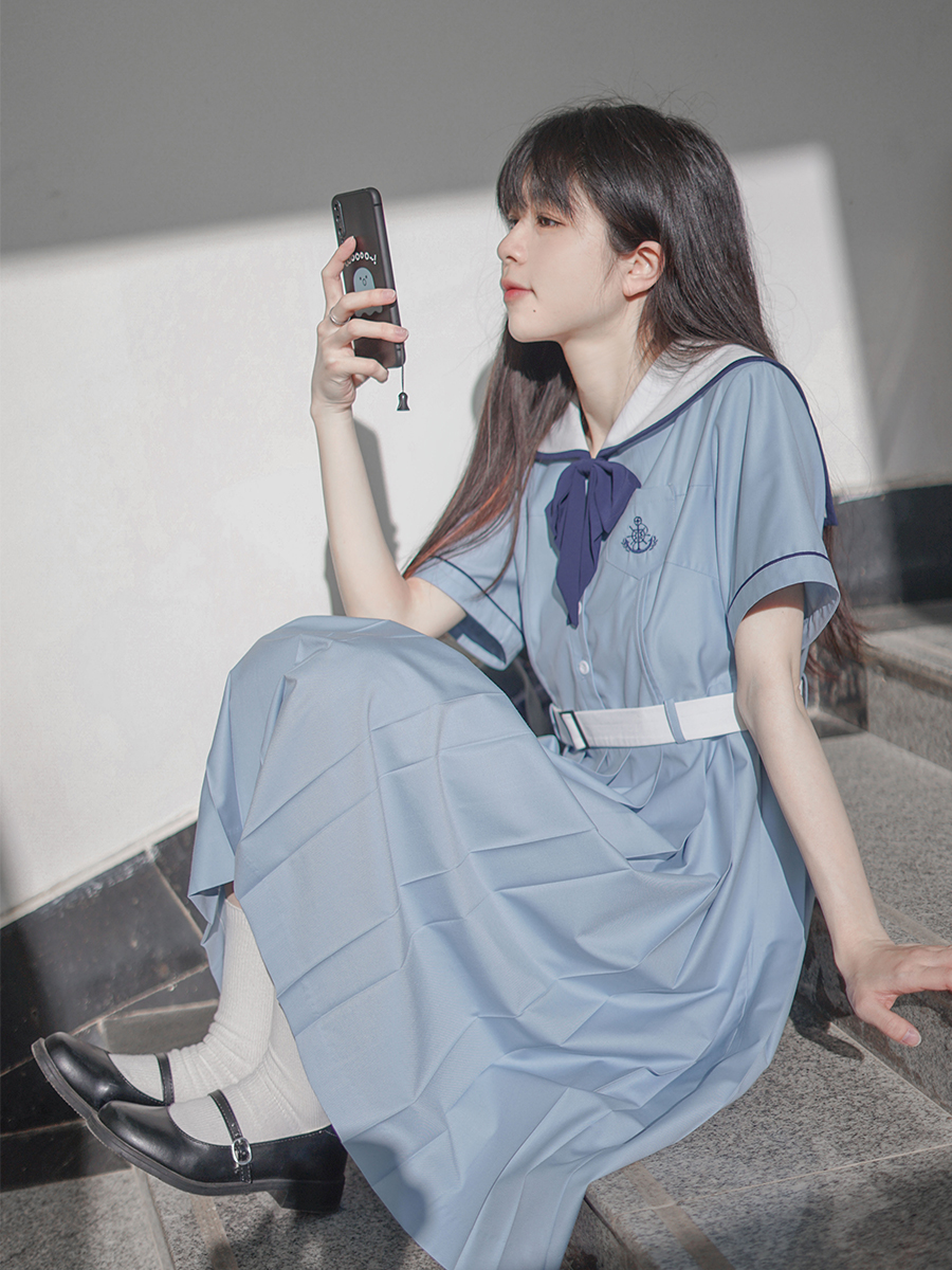 セーラー服 清楚な学園風セーラーワンピース