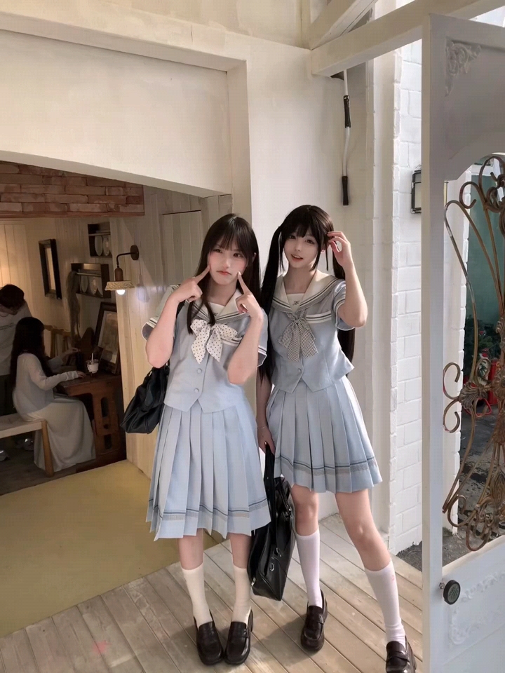 セーラー服 清楚な印象の制服風セーラーブラウス