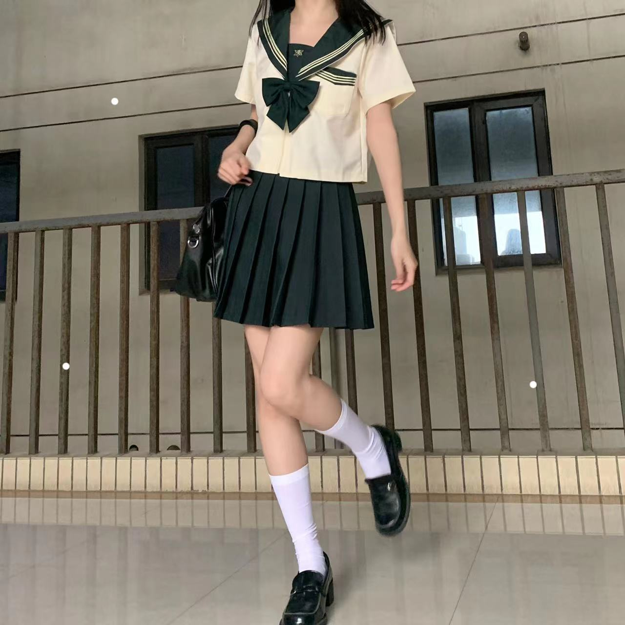 セーラー服 クラシック風ライン入りセーラーブラウス