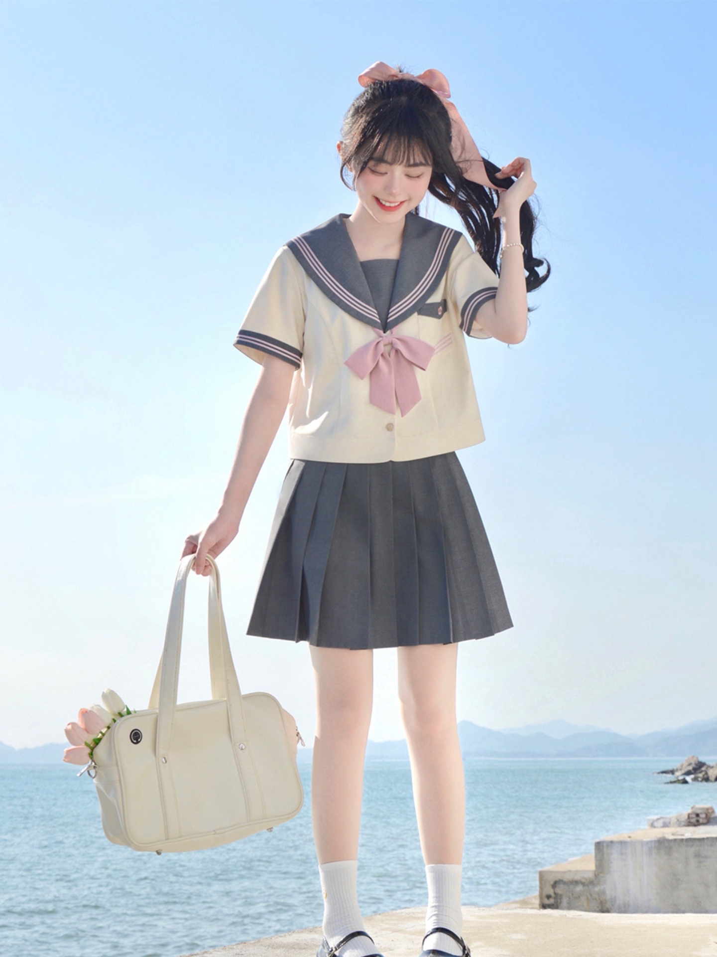 セーラー服 クロップド丈リボン飾りセーラー服