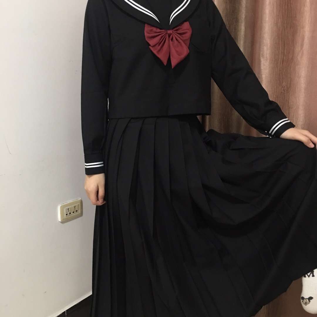 クラシック黒セーラー服 赤リボン付き