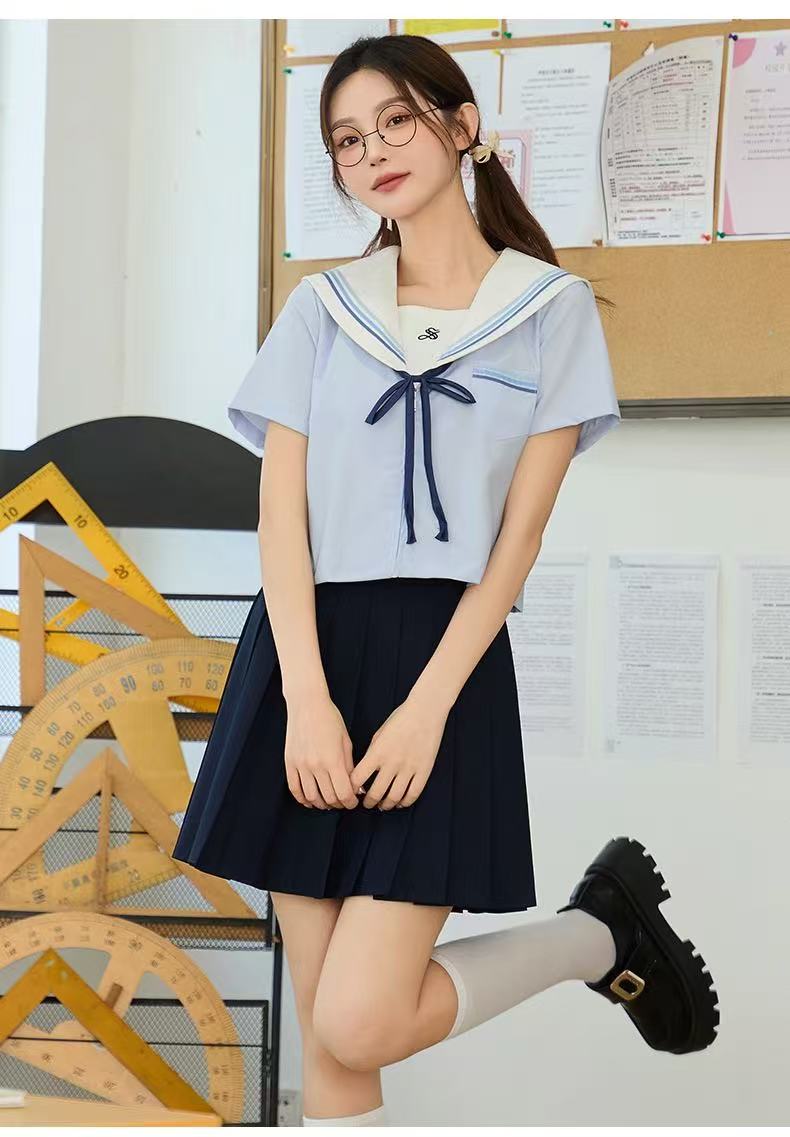 セーラー服 清楚リボン付きショート丈セーラートップス