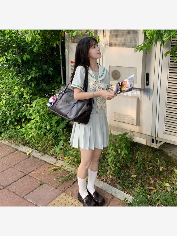 セーラー服 水玉リボン付き清楚セーラー半袖