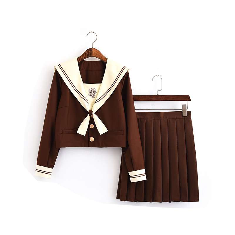 寒さを可愛く乗り切る！セーラー服冬着こなし5選