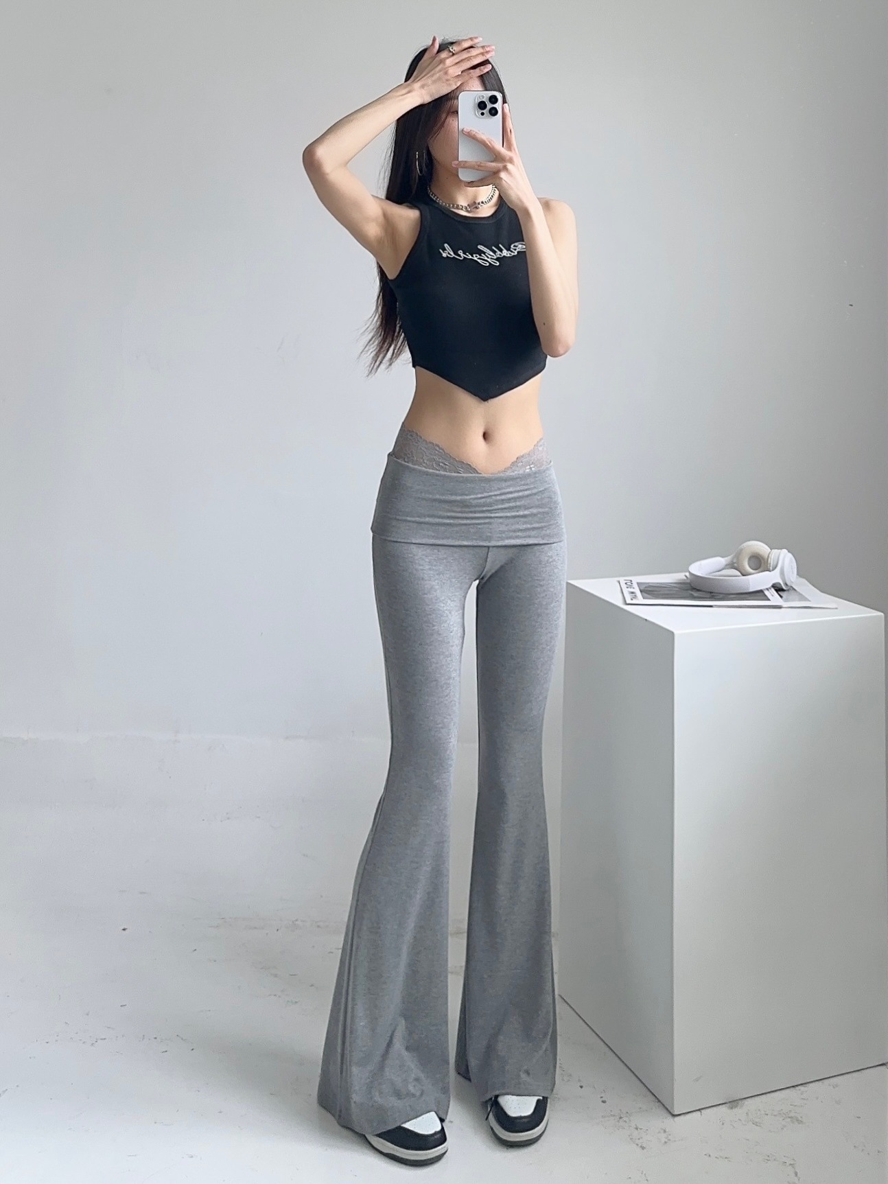 フレアパンツ なめらかリブ裾広がりパンツ