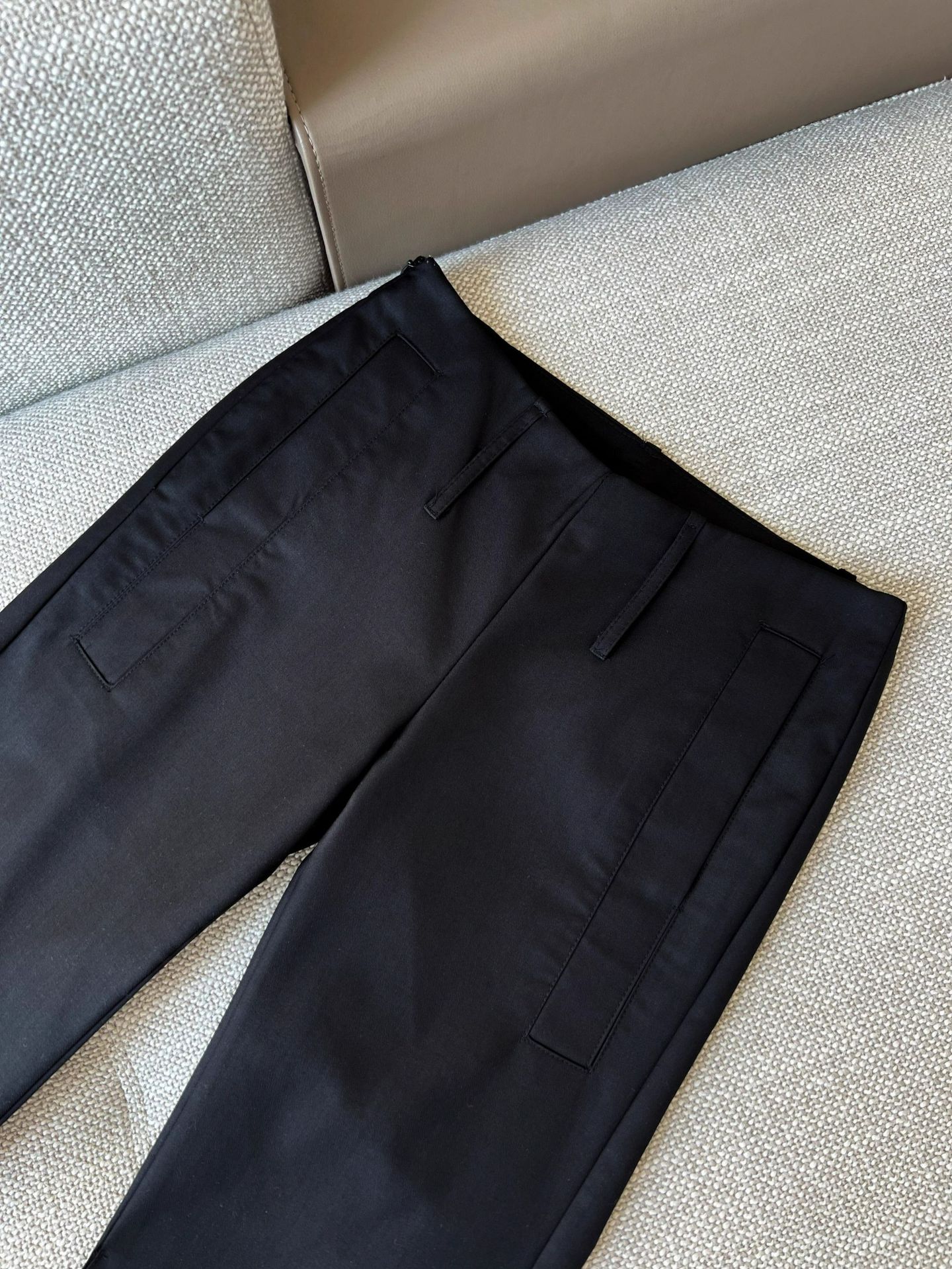 フレアパンツ 優雅な裾広がりフォーマルパンツ