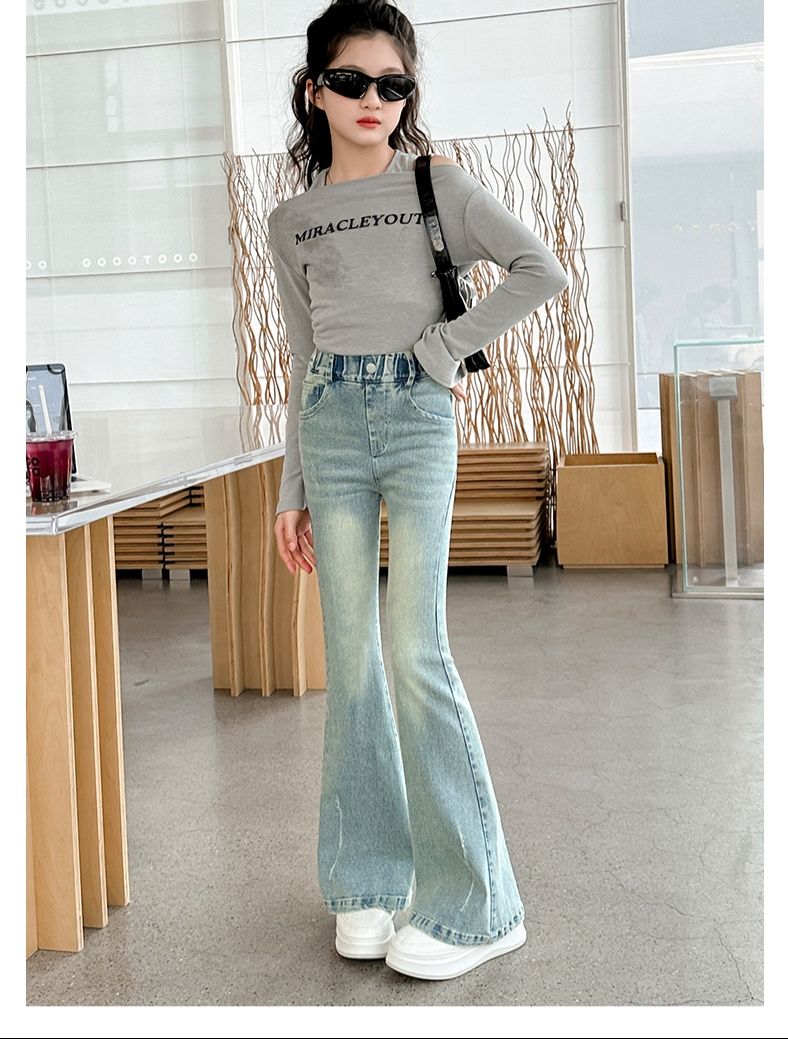 フレアパンツ 裾広がり美脚デニムパンツ　子供用