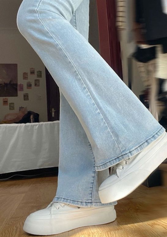 フレアパンツ 美脚効果の裾広がりデニム