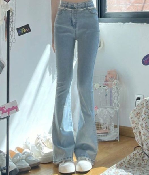 フレアパンツ 美脚効果の裾広がりデニム